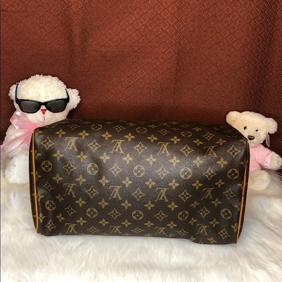 Authentic ✅ - Picture 3 of 8